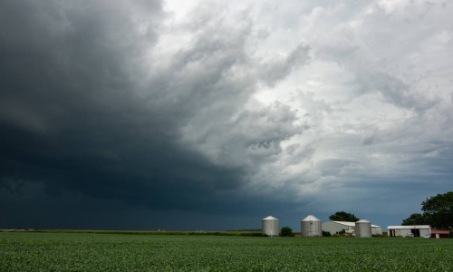 Iowa derecho storm approaches a farm house
